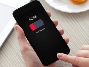 دلیل زود خالی شدن باتری آیفون چیست؟ | 10 راه حل عالی