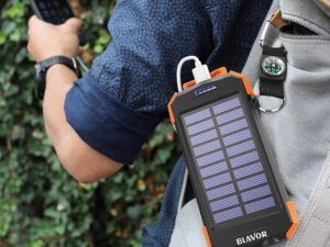 4 راهنمای خرید پاوربانک خورشیدی و مزیت های آن