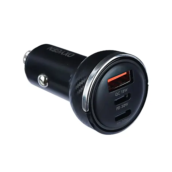 نمای درگاه‌های شارژر فندکی اکسیژن AC-14 شامل USB-A با QC3.0 و دو USB-C با PD