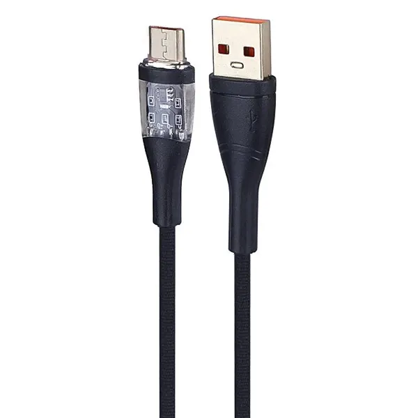 نمای نزدیک سوکت میکرو یواس‌بی با نمایشگر هوشمند و کانکتور USB طلایی کابل اکسیژن LX-24